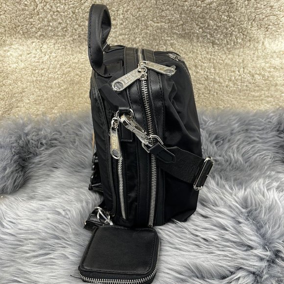 Steve Madden Tik Tok Viral Airpods Bfuria Black Nylon Crossbody Sling Bag NWT - Picture 4 of 8